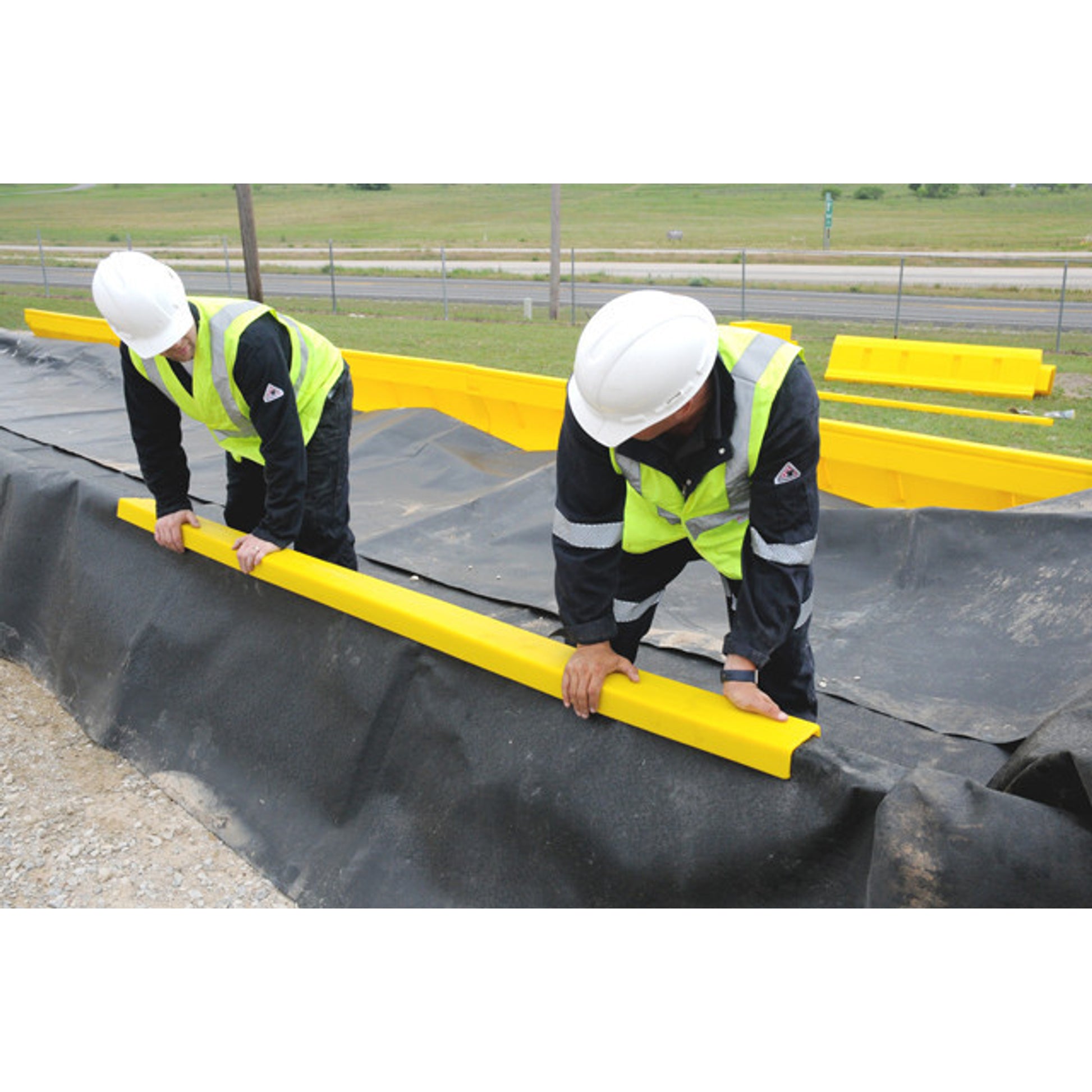 UltraTech Ultra-Containment Wall - Corner Section - 3 -ft High - 8765
