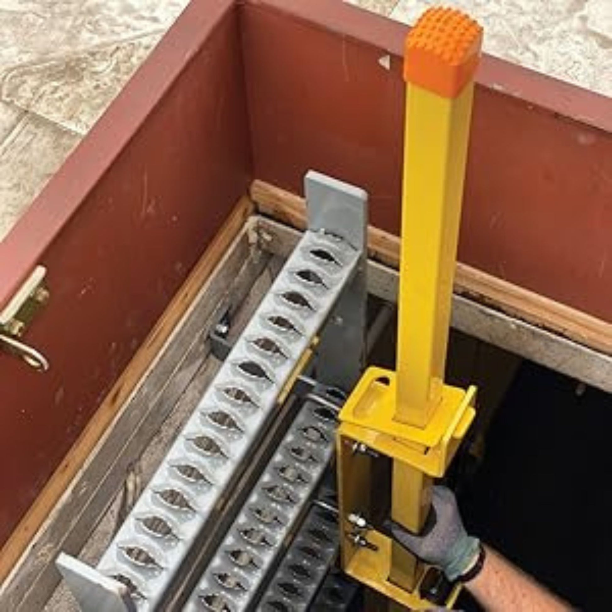 Tie Down Hatch Ladder Hand Assist - 65082