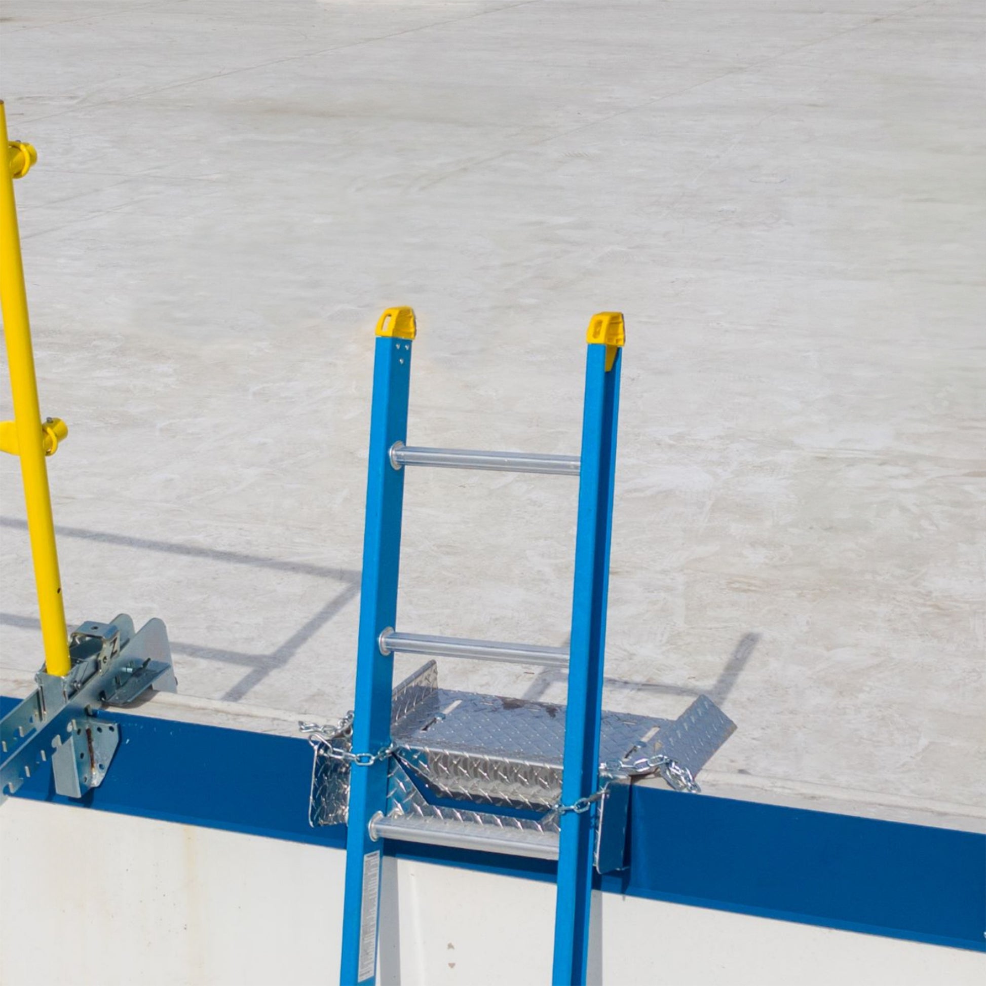 Tie Down Ladder Safety Dock for Roof Edges, 21.5 in. x 26 in., 1 Pack - 70831