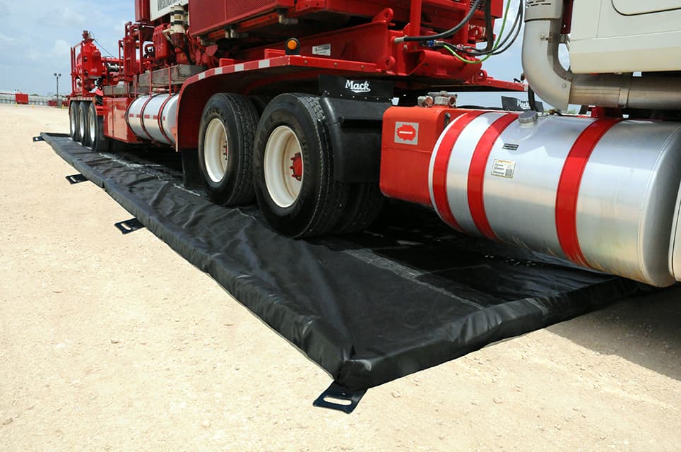 UltraTech International Containment Berm Foam Wall 22 oz (24 MIL) PVC 4' x 4' x 4" Black - 8466