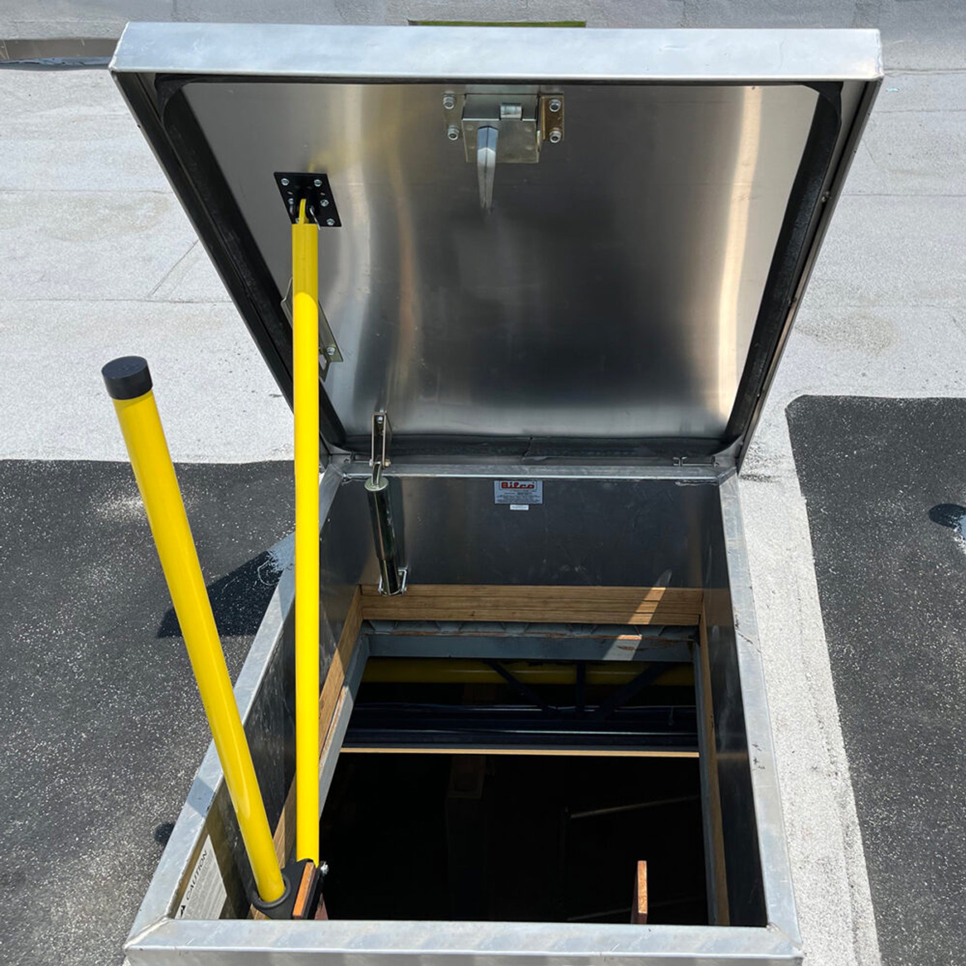 Safewaze 20' to 27' Belmont Safety Hatch System with Flat Brackets - 023-12155
