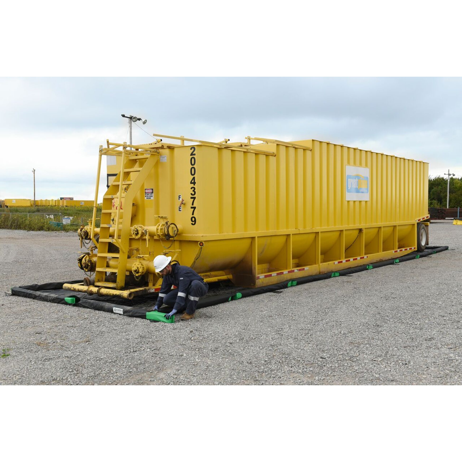 UltraTech International Containment Berm Foam Wall Plus Berm 10' x 30' 24 mil PVC Black - 8961
